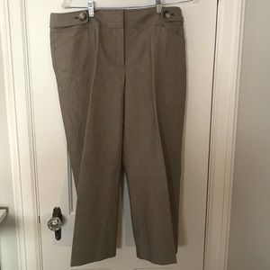 Tan/brown dressy capris.